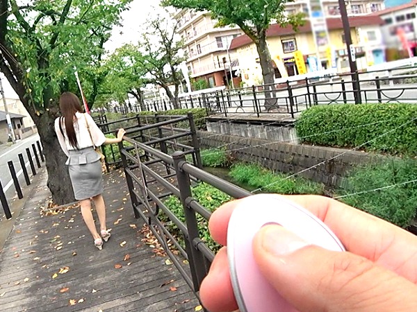 【温泉旅行】車内で遠隔ローターを仕込まれ外を歩かされる！旅館に着くなり喉奥まで突かれる一泊二日＜愛音まりあ＞