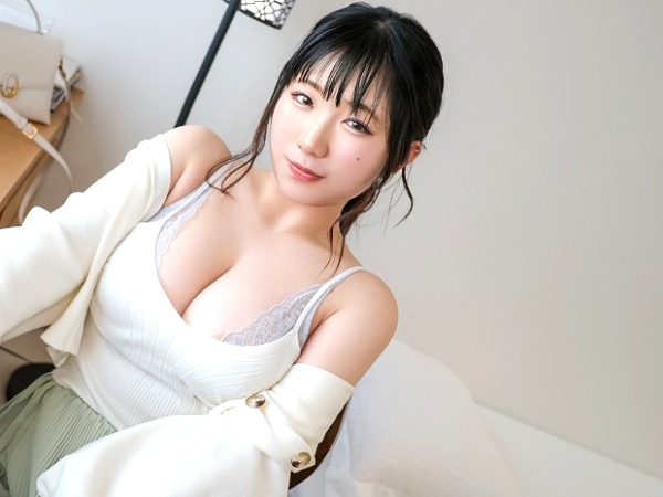 ２０歳のＷＥＢデザイナーがＡＶ応募して初撮り！むっつりスケベな天然Ｈカップが自ら腰を振りぶるんぶるん揺れる騎乗位